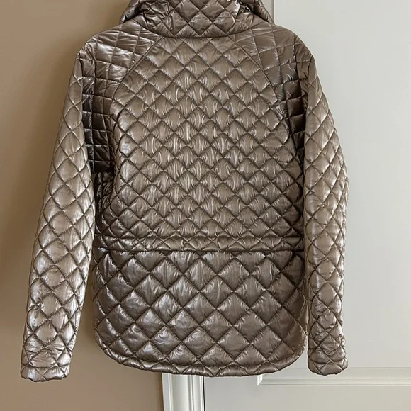 Athleta Whisper Featherless Jacket. Size M. - Picture 4 of 9